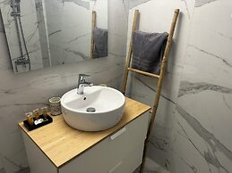 Brand New 2 Bd Apt in Pagrati w Balcony