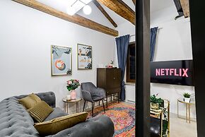 Lumina lux apart on Piotrkowska street