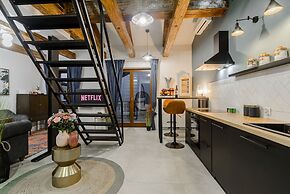 Lumina lux apart on Piotrkowska street