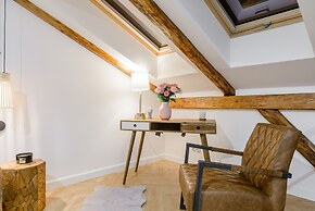 Lumina lux apart on Piotrkowska street