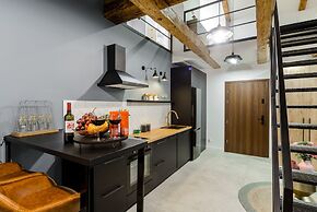 Lumina lux apart on Piotrkowska street