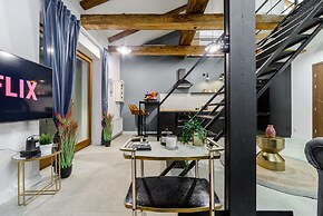 Lumina lux apart on Piotrkowska street