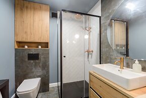 Lumina lux apart on Piotrkowska street