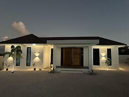 Brand New Immaculate 3-bed Villa in Grote Berg