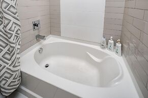 ASK FOR Discount-luxury Serviced Apt in Uptown CLT