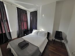Remarkable 1-bed House the Entire First Floor