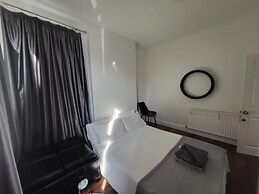 Remarkable 1-bed House the Entire First Floor