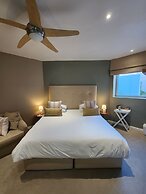 Boulders Blue Bed and Breakfast