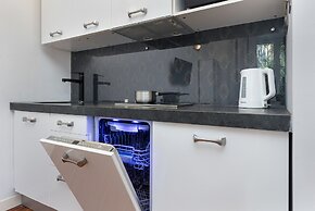 Rejtana Apartment Mokotów by Renters