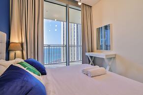 Luxurious Apartments Dubai Marina Views - Pool & Gym by Sojo Stay