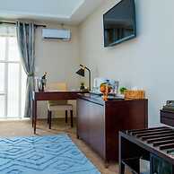 Royal Ambassador Hotel