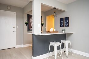 ATL downtown 2BR King Bed FREE parking