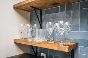 ATL downtown 2BR King Bed FREE parking