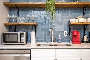 ATL downtown 2BR King Bed FREE parking