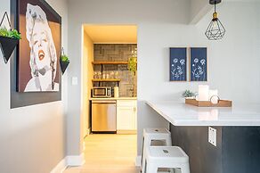 ATL downtown 2BR King Bed FREE parking