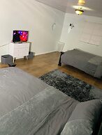 Cozy First Floor Accommodation 4 Guests, 1 Bedroom