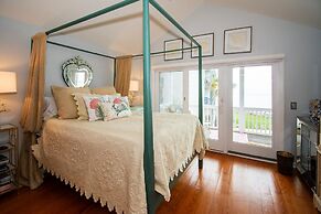 708 Ocean Cottage Beach Home