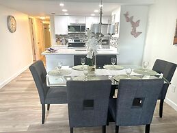 Grand Family 3BD Condo Apartment Near Disney Parks 5