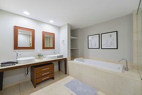 Amazing Condos at Icon Brickell With Pool