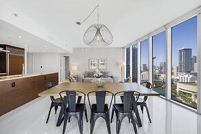 Amazing Condos at Icon Brickell With Pool