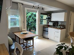 Beautiful And Comfortable Home and studios