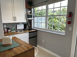 Beautiful And Comfortable Home and studios