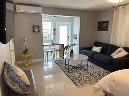 Beautiful And Comfortable Home and studios