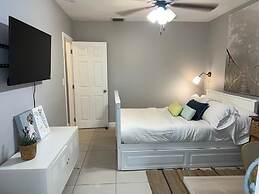 Beautiful And Comfortable Home and studios