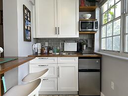 Beautiful And Comfortable Home and studios