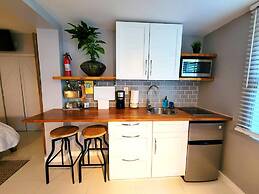 Beautiful And Comfortable Home and studios