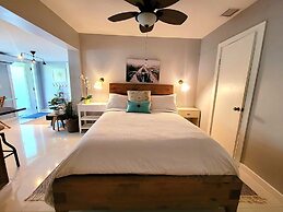 Beautiful And Comfortable Home and studios