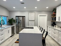 Beautiful And Comfortable Home and studios