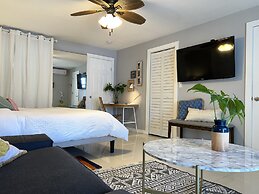 Beautiful And Comfortable Home and studios