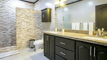 Serenity Hotel & Villas