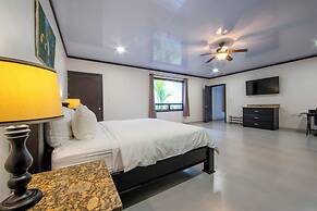 Serenity Hotel & Villas