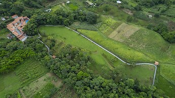 Serenity Hotel & Villas