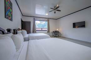 Serenity Hotel & Villas