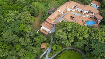 Serenity Hotel & Villas