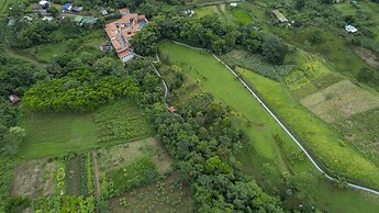 Serenity Hotel & Villas