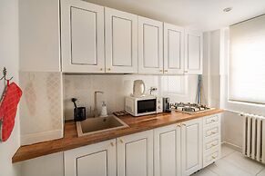 Holt - Gryffindor Tower