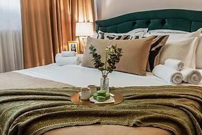 Holt - The Great Gatsby