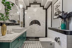 Holt - The Great Gatsby