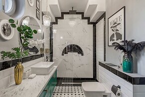 Holt - The Great Gatsby