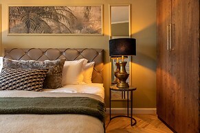 Holt - Bagheera and Mowgli