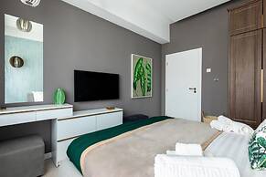 Holt - Welcome to the Jungle