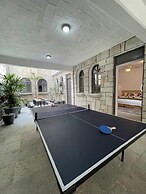 Sleeps 9 Outdoor Space Pingpong Table in Villa
