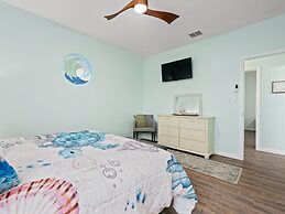 Summer's Little Bay Getaway