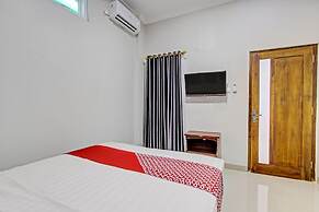 OYO 92879 Imperial Inn