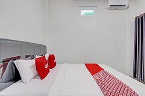 OYO 92879 Imperial Inn