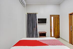 OYO 92879 Imperial Inn